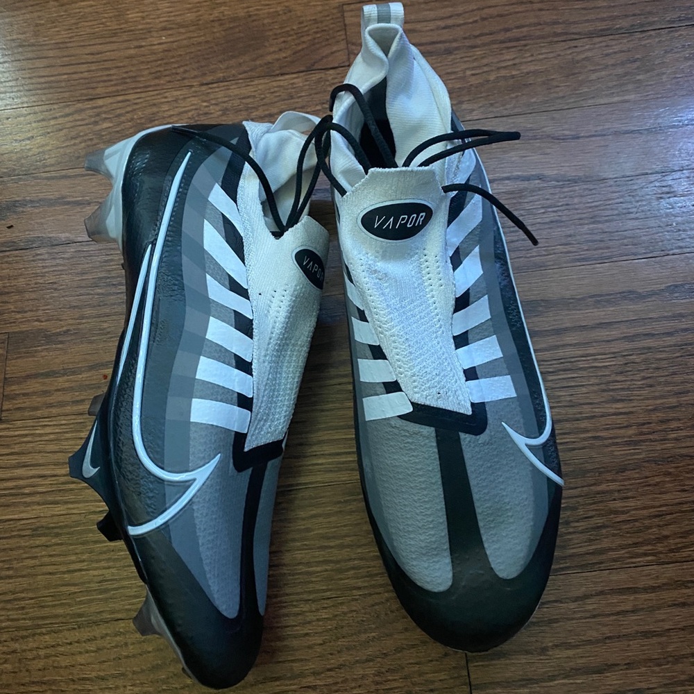 Nike Vapor Edge Elite 360 Flyknit Football Cleats